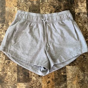 Lululemon Inner Glow short 3"